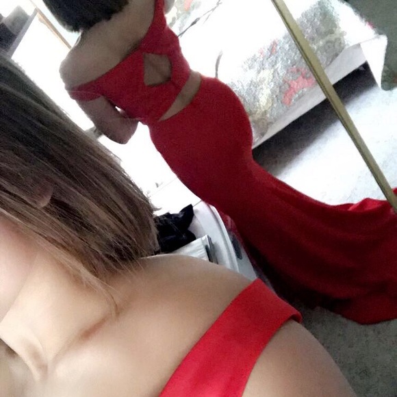 dave & johnny’s red prom dress - Picture 8 of 8